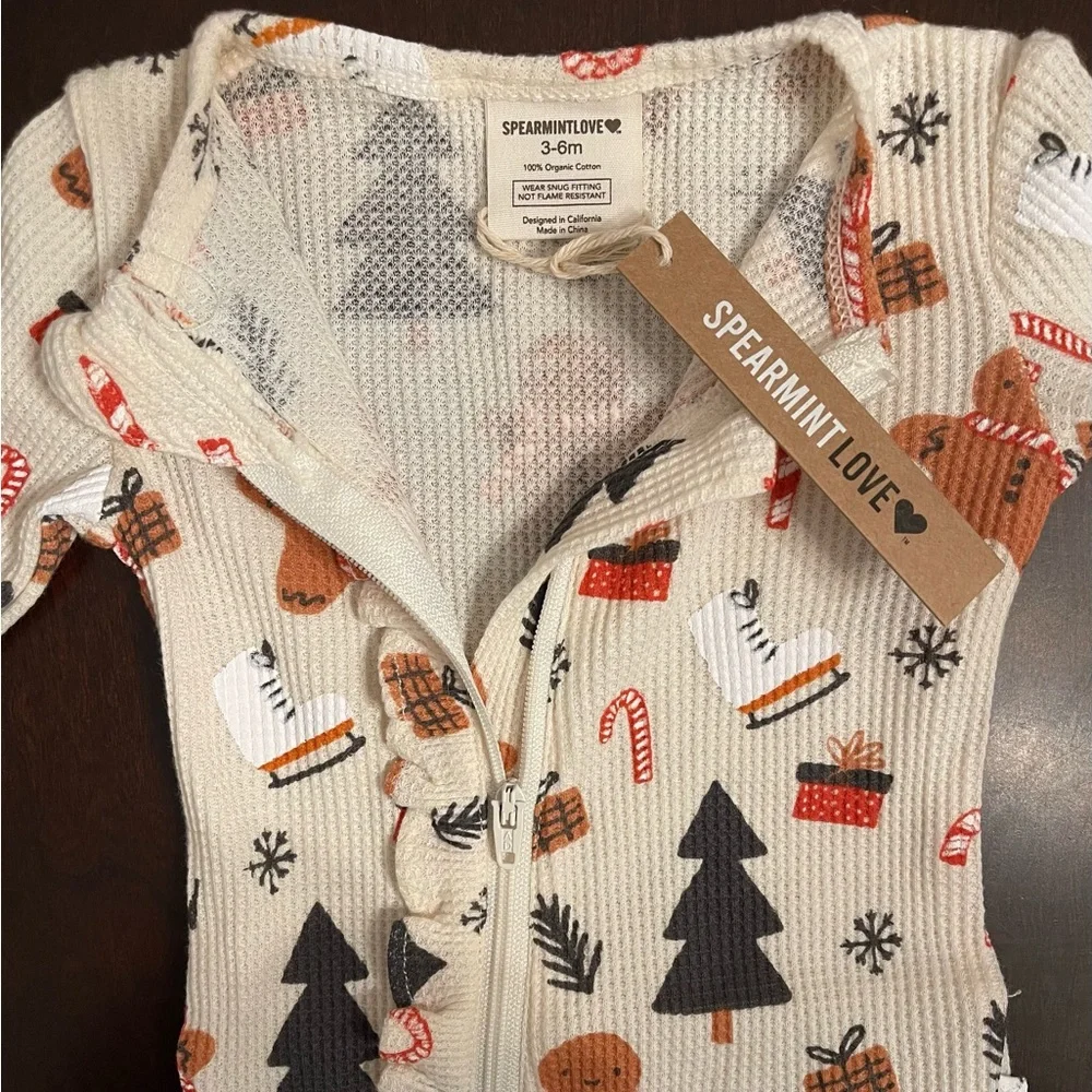 NWT Organic Waffle Ruffle Zip Footie, Gingerbread Wonderland Snow, 3-6mo